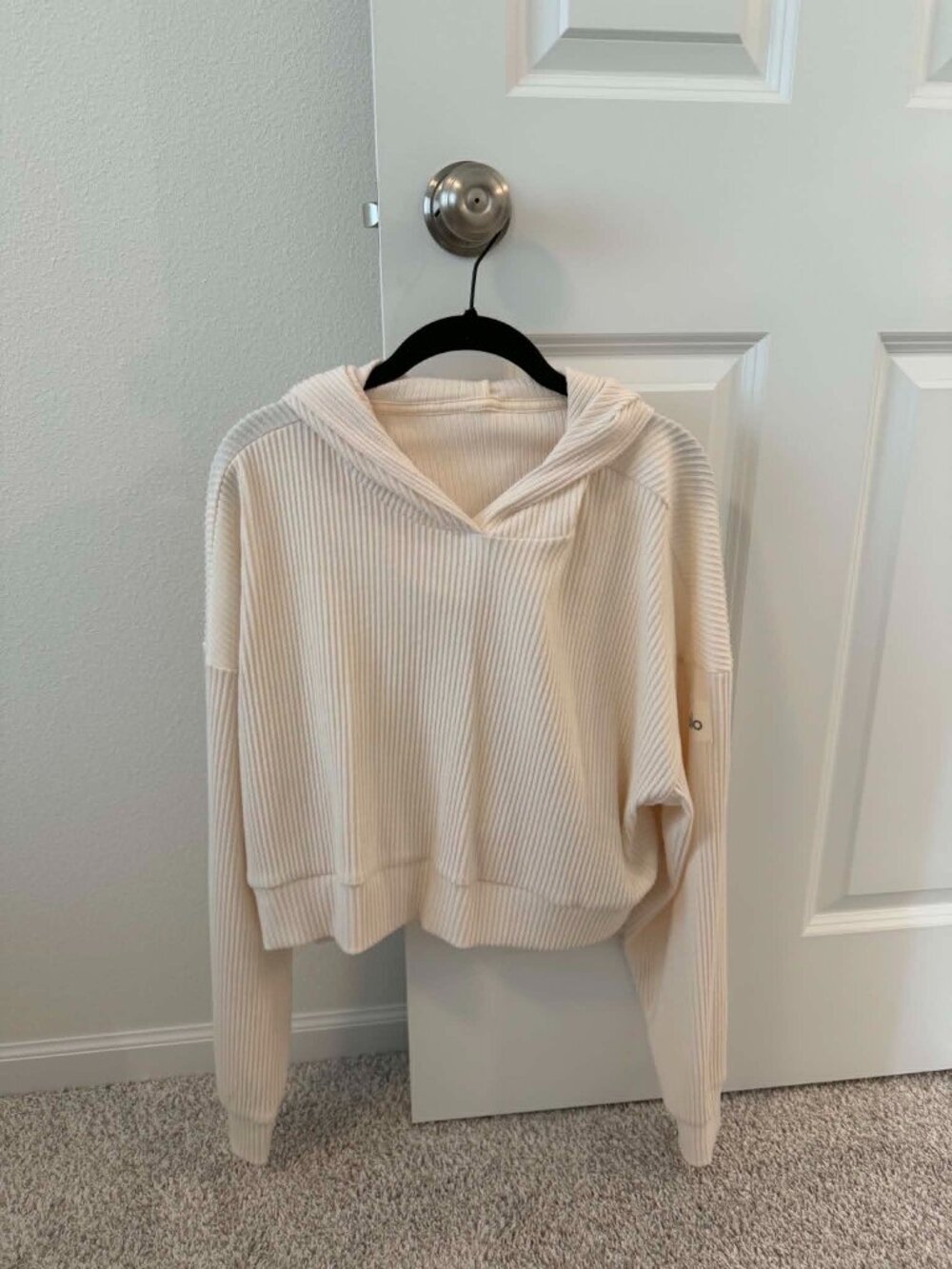 ALO Cream Cropped Sweatshirt Jogger Lounge Set Medium
